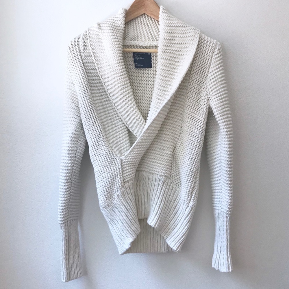 American Eagle Chunky White Knit Sweater Large